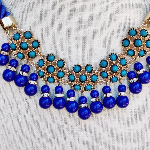 Banana Republic Statement necklace - Picture 5 of 10